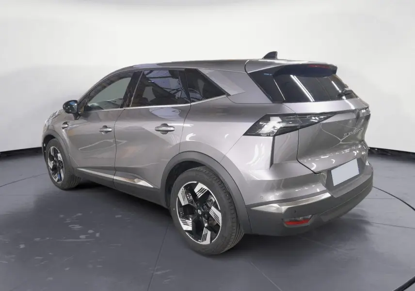 Renault Symbioz E-Tech Full Hybrid gris Casiopee, vue 3/4 arrière droit avec jantes alliage 18'' diamantées.