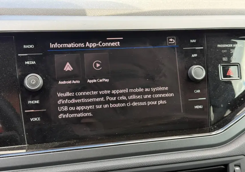 Écran tactile central du Volkswagen Taigo 2025 affichant les options Android Auto et Apple CarPlay.