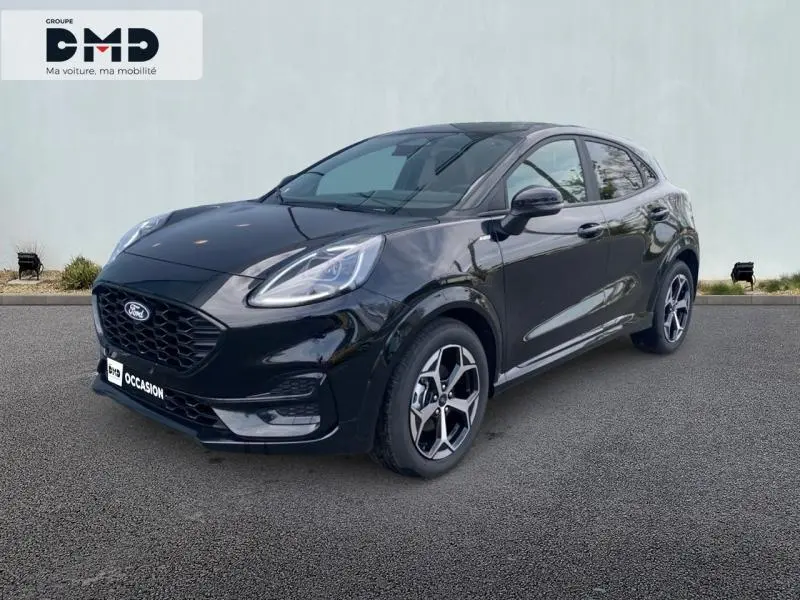 Ford Puma 1.0 EcoBoost Hybrid noir Agate métallisé, vue 3/4 avant avec jantes alliage distinctives.