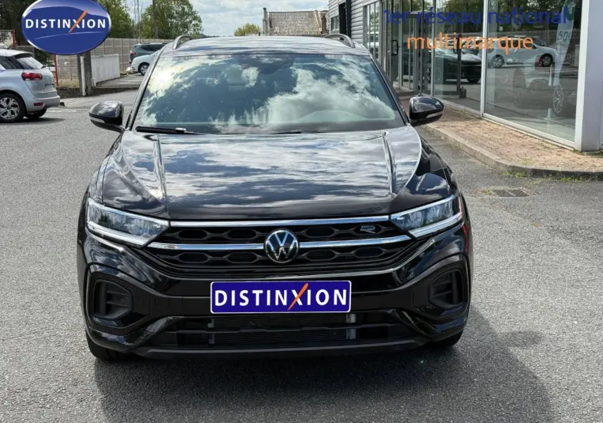 Volkswagen T-Roc 2025 noir intense nacré vue de face avec calandre R-Line et phares LED distinctifs.