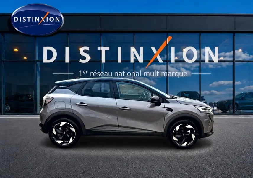 Renault Captur 1.8 e-tech hybride 2026 vue profil côté gauche, couleur cassiope toit noir, jantes alu distinctives.