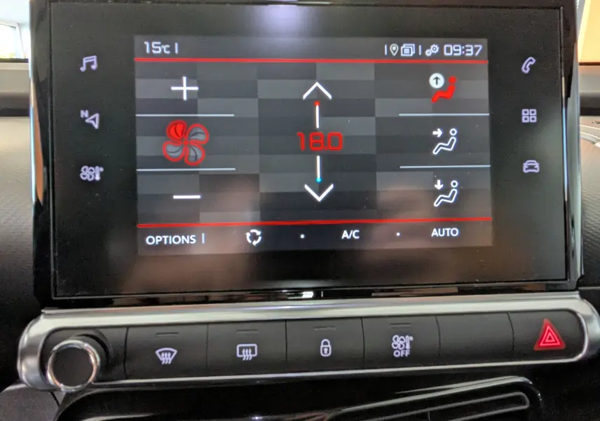 Écran tactile central de la Citroën C4 Cactus 2019 affichant la climatisation réglée à 18°C.