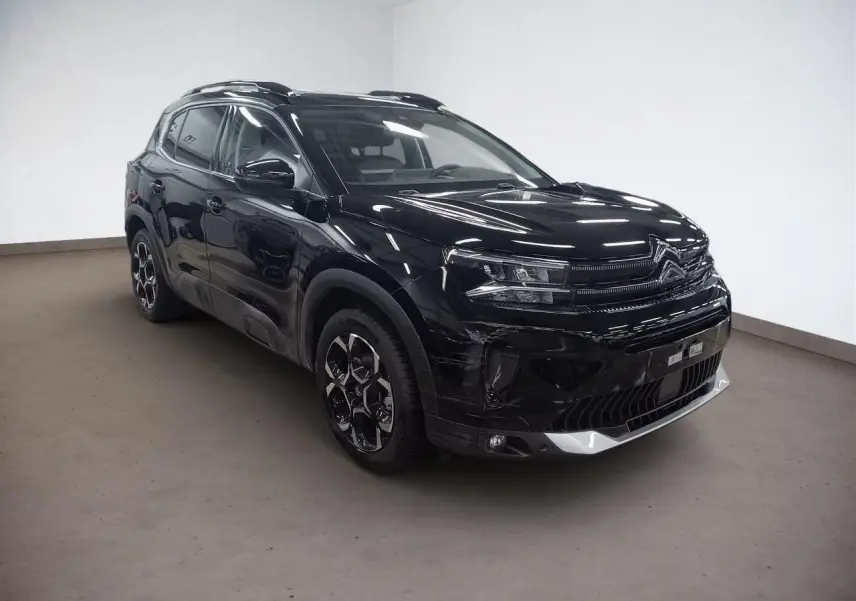Citroën C5 Aircross Hybrid noir Perla en 3/4 avant droit, avec jantes alliage bi-ton et hayon électrique visible.