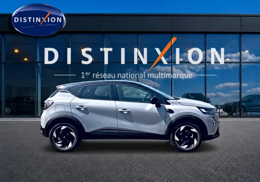 Renault Captur 1.2 TCe 115 Techno 2026 vue profil côté gauche, couleur Rafale avec toit noir et jantes alu distinctives.