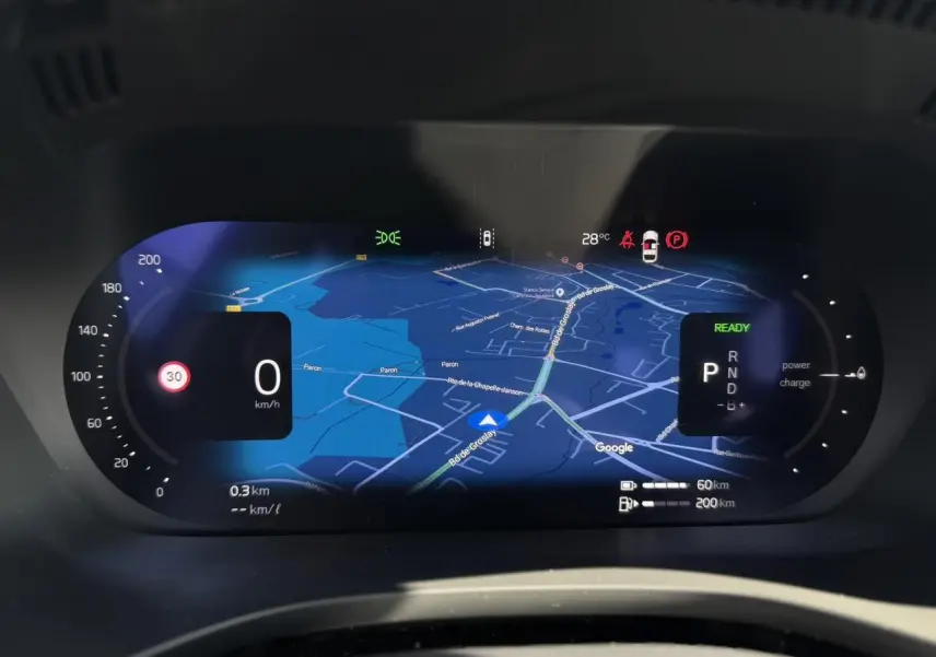 Combiné d'instruments digital 12,3 pouces du Volvo XC60 T6 AWD PHEV 350 Plus Style Chrome affichant navigation et indicateurs.