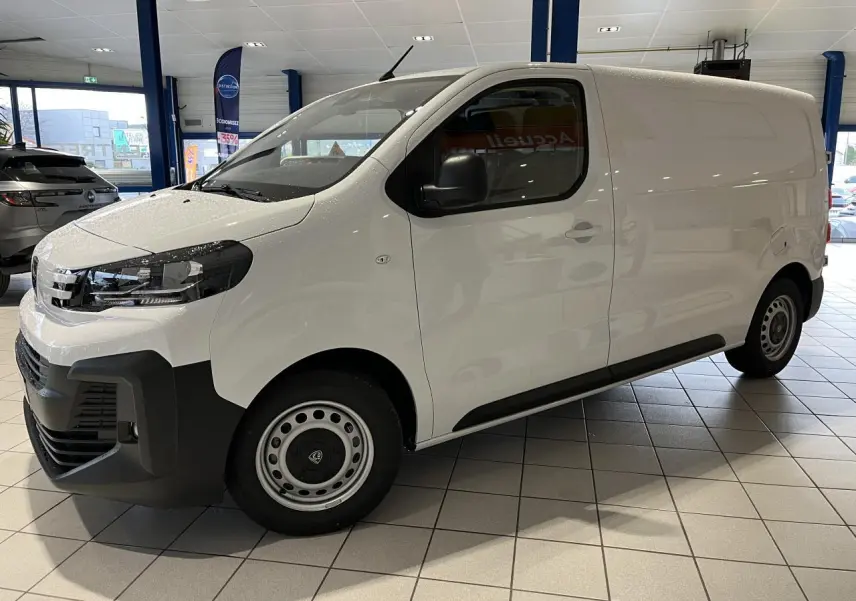 Peugeot Expert Fourgon blanc vu de profil côté droit, avec pare-chocs noir mat et jantes acier simples.