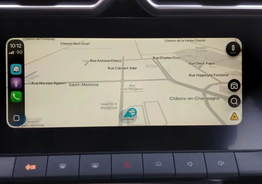 Écran tactile 10,25'' du MG ZS 2026 affichant la navigation GPS avec carte de Châlons-en-Champagne.