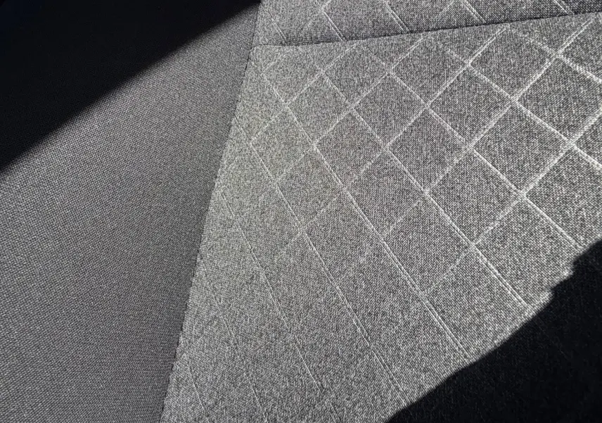 Détail du tissu noir à motifs géométriques du siège avant du MG3 1.5 Hybrid+ 195ch Comfort 2025.