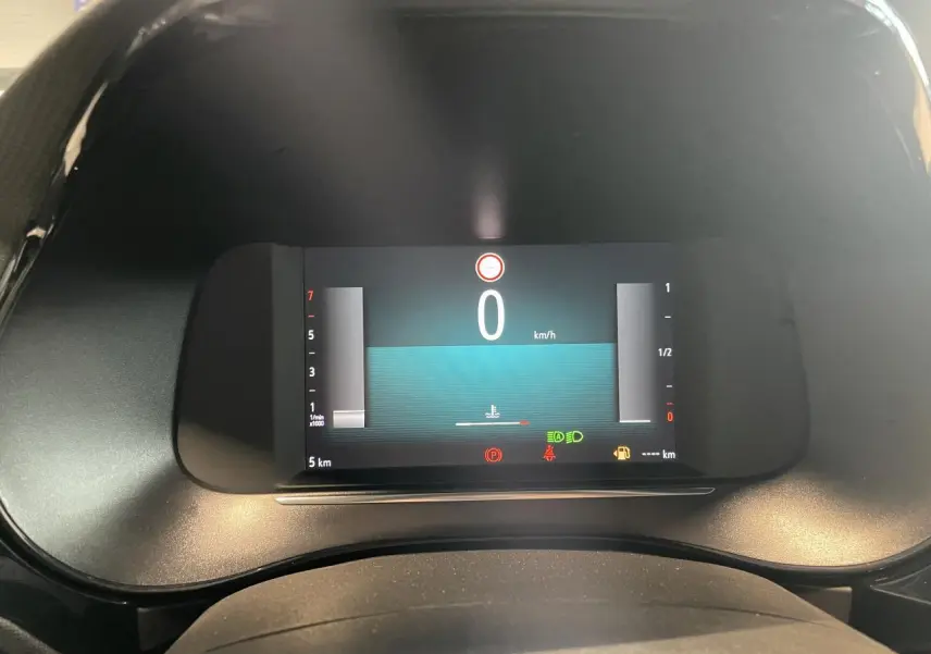 Combiné d'instrumentation numérique 7 pouces de l'Opel Corsa 2026 affichant la vitesse à 0 km/h, vu de face.