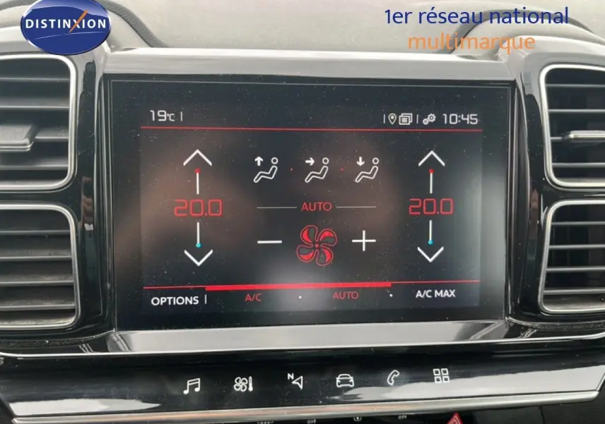 Tableau de bord de Citroën C5 Aircross 2020 avec écran tactile affichant la climatisation automatique.