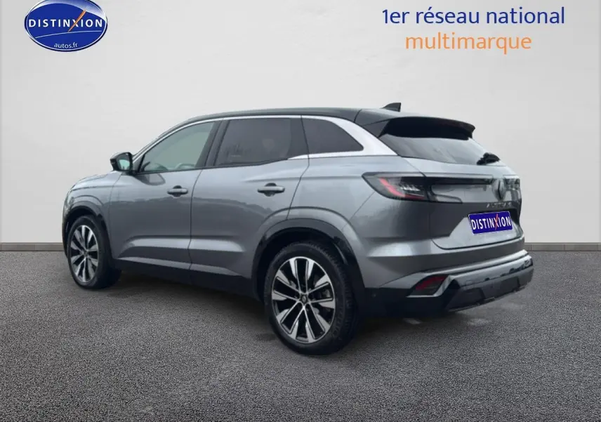 Renault Austral gris schiste vue 3/4 arrière droit avec toit noir et jantes alliage distinctives.