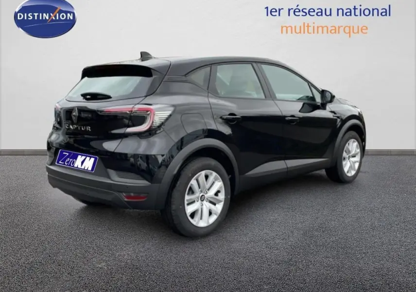 Renault Captur noir 2025 en 3/4 arrière droit, avec feux LED et jantes alliage visibles sur fond neutre.