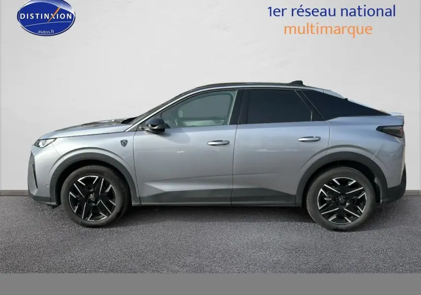 Vue de profil droit du Peugeot 3008 gris Artense 2025 avec jantes noires et toit noir contrasté.
