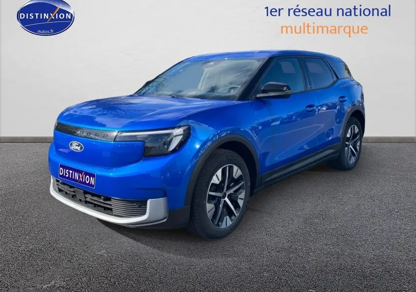 Ford Explorer électrique bleu Premium My Mind métallisé vu en 3/4 avant droit sur fond neutre.