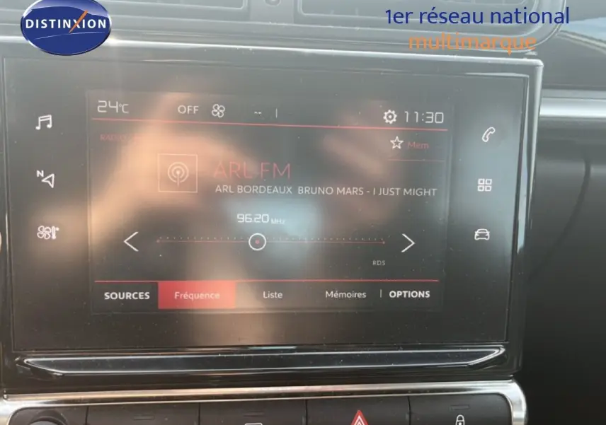 Écran tactile central de la Citroën C3 2018 affichant la radio ARL FM, avec commandes tactiles autour.
