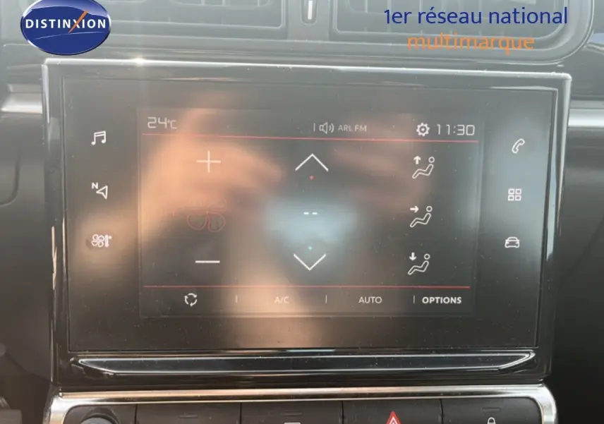 Écran tactile central du tableau de bord de la Citroën C3 2018 affichant les commandes de climatisation.