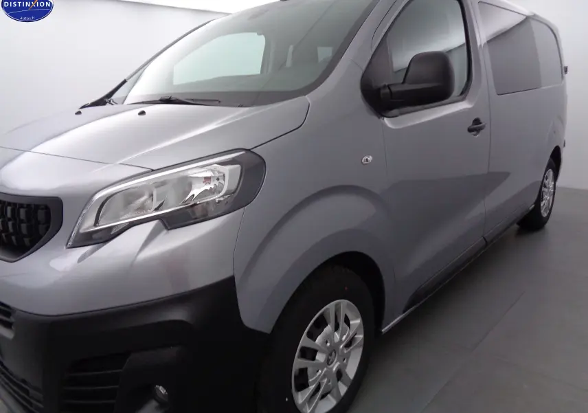 Peugeot Expert cabine approfondie gris Artense métal vu en 3/4 avant droit, avec calandre noire et jantes argentées.