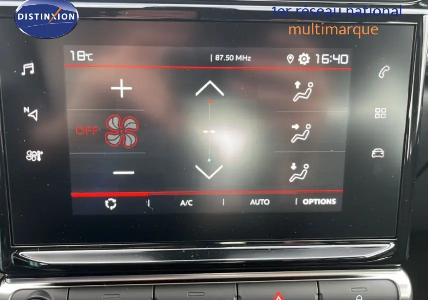 Écran tactile central de la Citroën C3 2024 gris Artense, affichant les réglages de climatisation et ventilation.