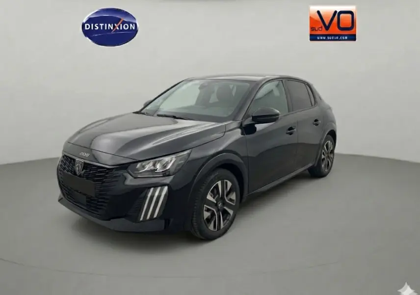 Peugeot 208 Hybrid 110 e-DCS6 Allure noir vue 3/4 avant droit avec feux diurnes à LED et jantes alliage 16 pouces.