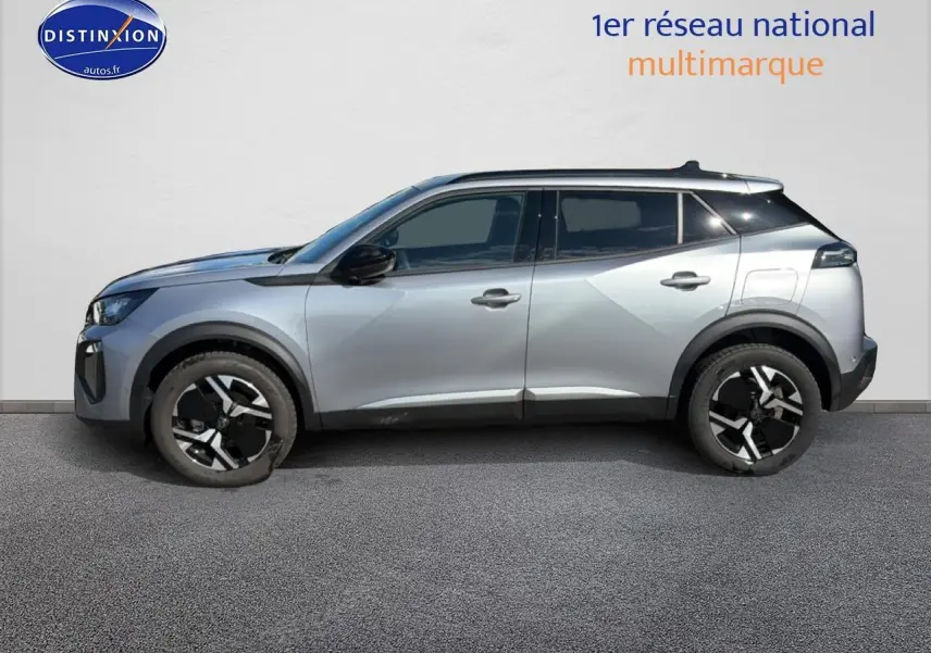 Vue latérale droite d’un Peugeot 2008 gris artense avec jantes alliage noires et toit noir contrasté.