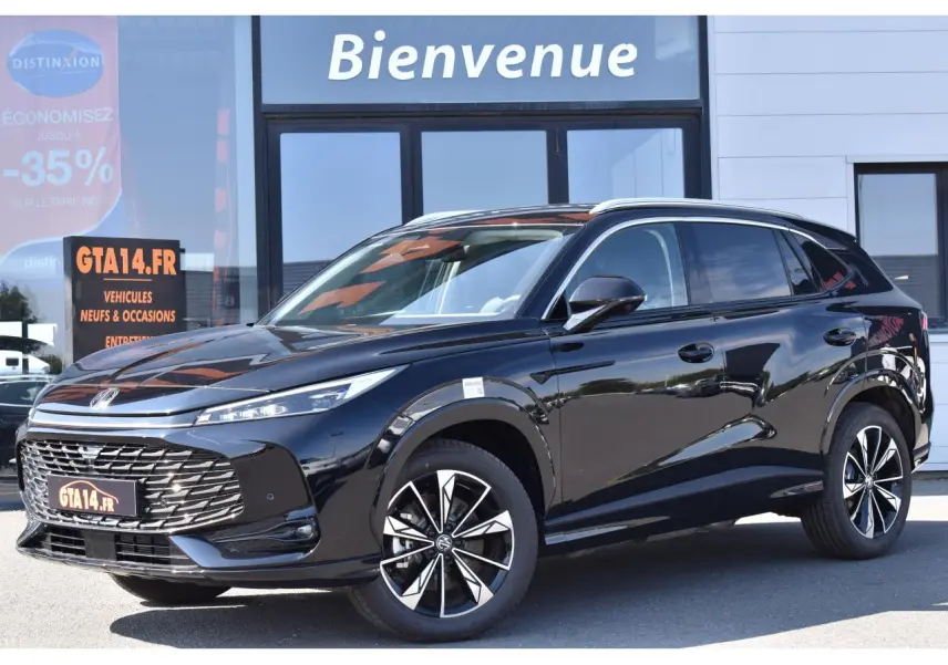 MG Motor EHS 1.5 Hybrid+ 224 ch Luxury noir en 3/4 avant droit, jantes alliage 19 pouces et calandre distinctive.