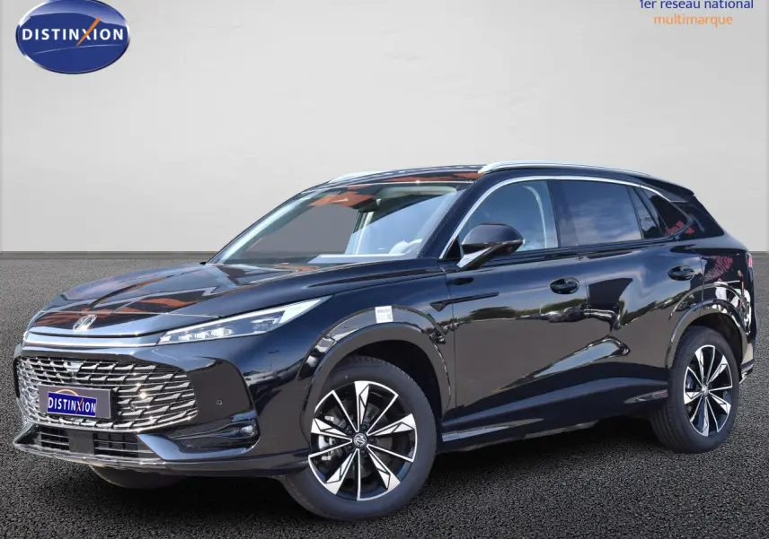 MG Motor EHS 1.5 Hybrid+ noir en 3/4 avant droit, avec jantes alliage 19 pouces et phares LED distinctifs.