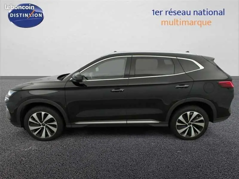 Vue latérale droite du SUV BYD SEAL U 2026 en noir Delan Black Metal avec jantes bi-ton et lignes chromées élégantes.