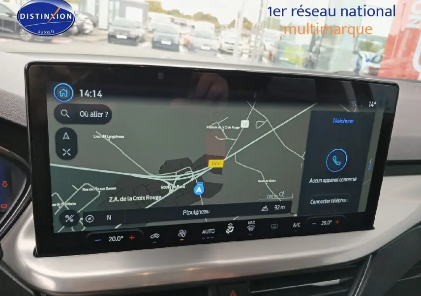 Écran tactile GPS intérieur de Ford Focus 2024 noir Agate, vue frontale du tableau de bord.