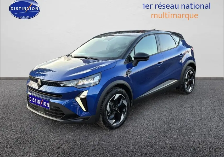 Renault Captur 2026 bleu iron et noir en 3/4 avant, avec jantes alu noires et toit noir contrasté.