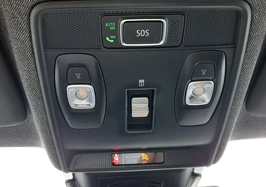 Vue en contre-plongée du panneau de commande intérieur noir avec bouton SOS et éclairages de lecture du Renault Symbioz gris Rafale.