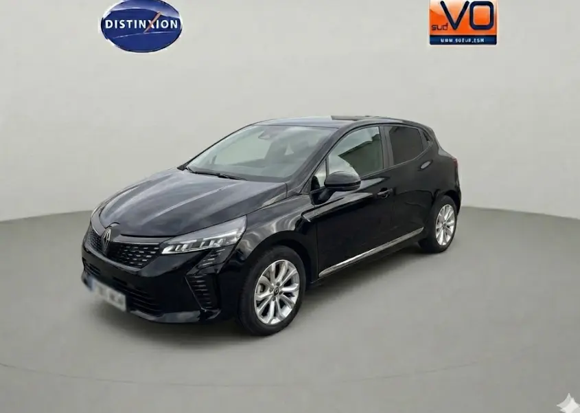 Renault Clio V dCi 100 Evolution noire vue 3/4 avant droit avec vitres surteintées et jantes alliage.