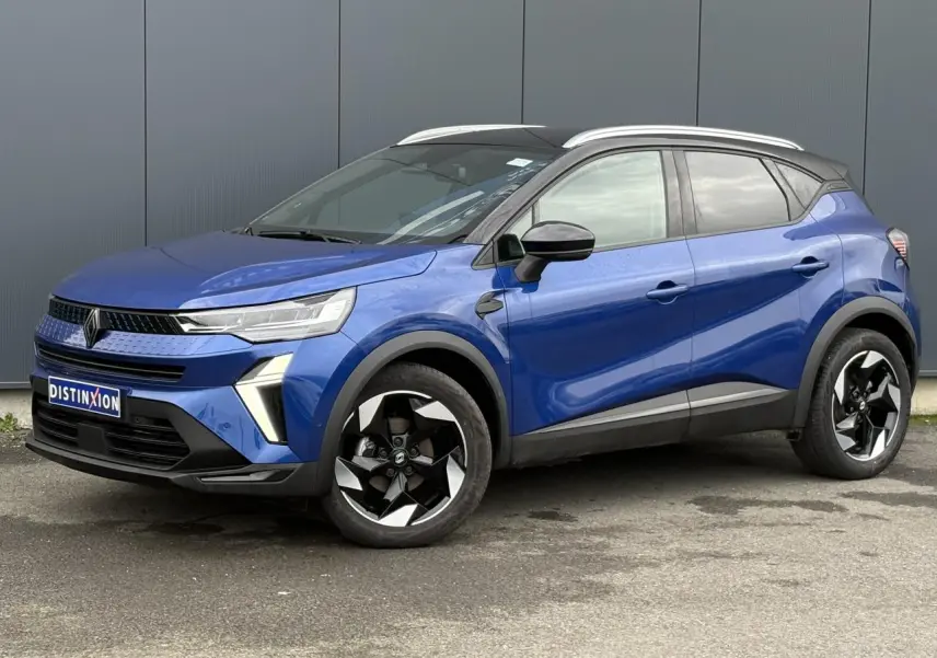 Renault Captur 2025 bleu Iron et noir, vue 3/4 avant droit, avec jantes alu noires diamantées et railing de toit alu.