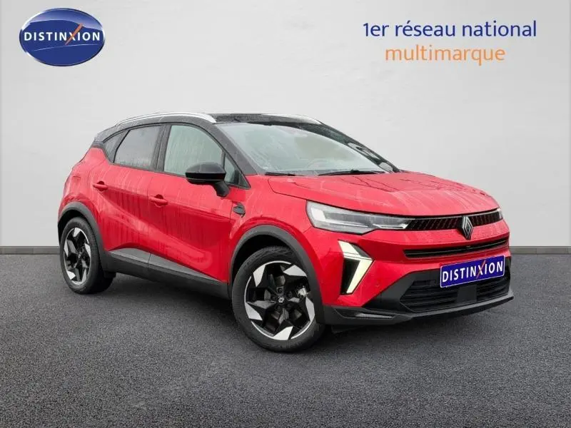 Renault Captur 1.6 E-Tech hybride rouge flamme en 3/4 avant droit avec jantes noires distinctives.