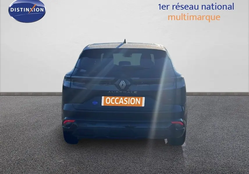 Vue arrière du Renault Austral noir étoile métal 2023 avec plaque "OCCASION" sur fond neutre.