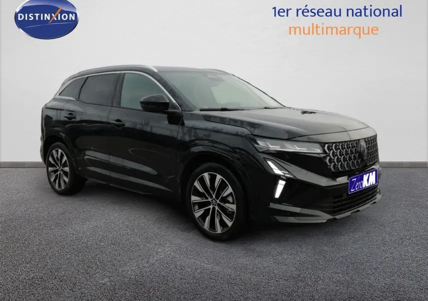 Renault Austral E-Tech hybride noir étoile métal en 3/4 avant droit, avec calandre et jantes distinctives.