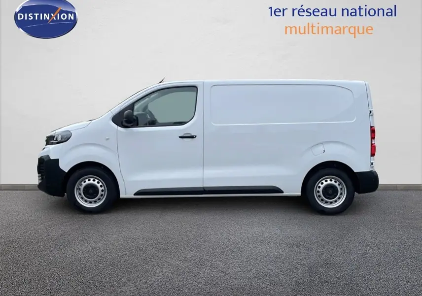 Profil côté gauche d'un utilitaire blanc Peugeot Expert Fourgon 2025 avec jantes acier et pare-chocs noirs.