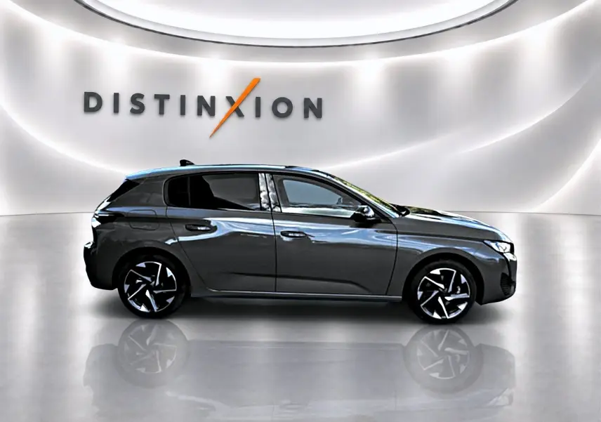 Peugeot 308 gris selenium vue de profil côté gauche, jantes alliage et vitres surteintées visibles.