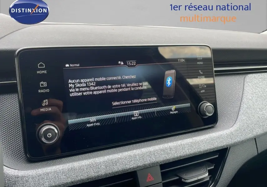 Écran tactile central du tableau de bord du Skoda Kamiq 2025 en noir, affichant le menu Bluetooth et les options multimédia.
