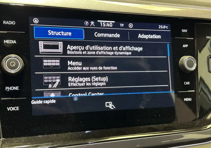 Écran tactile central du Volkswagen Taigo TSI 110 DSG7 Style 2022 affichant le menu des réglages.