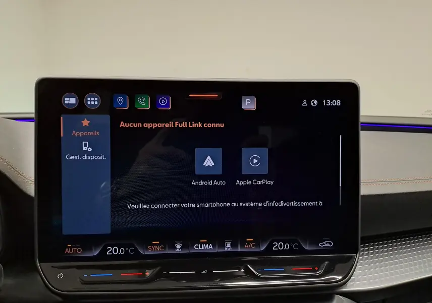 Écran central tactile du tableau de bord de la CUPRA LEON ST 2.0 TDI 150 DSG7 affichant les options Android Auto et Apple CarPlay.