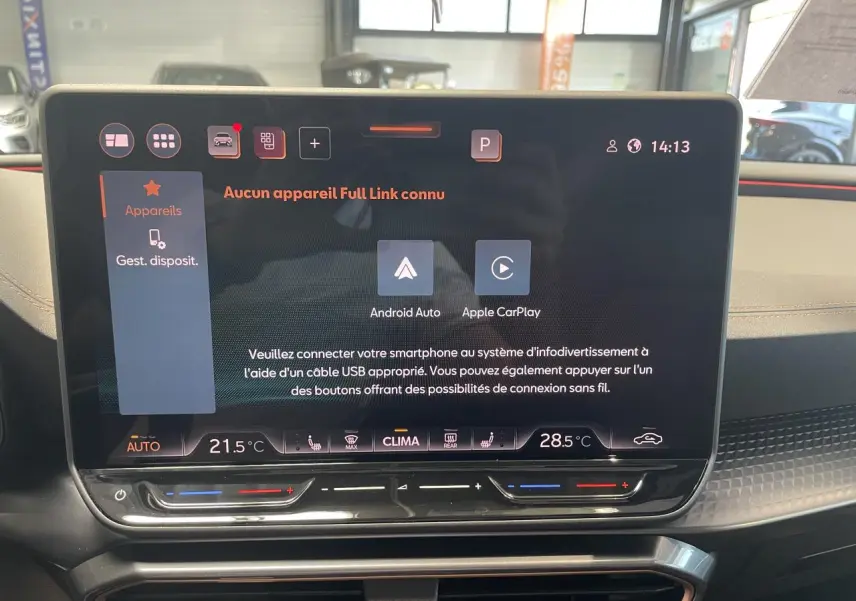 Écran tactile HD 12,9'' du système d'info-divertissement de la CUPRA Leon 2026, vue intérieure frontale.