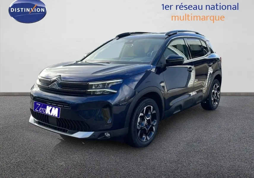 Citroën C5 Aircross bleu Eclipse métal en 3/4 avant droit, SUV avec jantes bicolores et barres de toit noires.