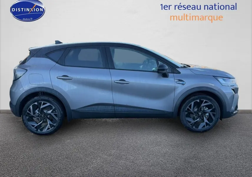 Vue latérale droite d'un Renault Captur gris cassiopée avec jantes alliage et toit noir contrasté.