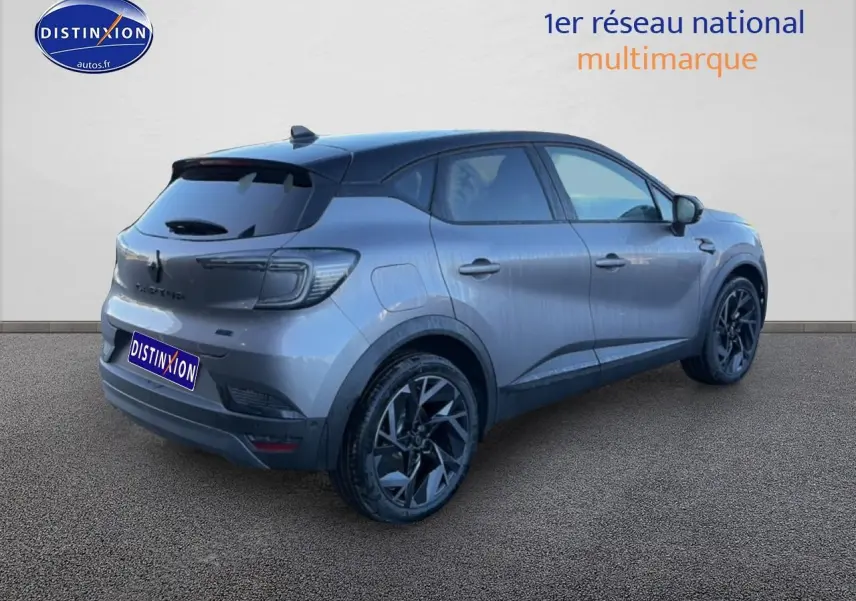 Renault Captur 2025 gris cassiopée vue 3/4 arrière droit avec jantes alu noires et toit noir contrasté.