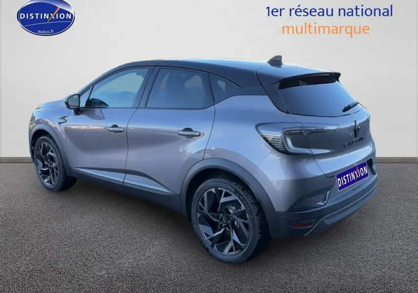 Renault Captur 2025 gris cassiopée 3/4 arrière droit avec jantes alu noires et toit noir contrasté.
