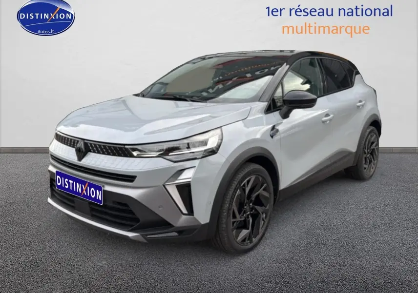 Renault Captur 2025 gris rafale et noir en 3/4 avant droit avec jantes alu noires et toit noir contrasté.