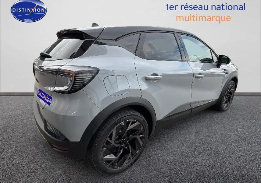 Renault Captur 2025 gris rafale et noir en vue 3/4 arrière droit, jantes noires et toit contrasté visible.