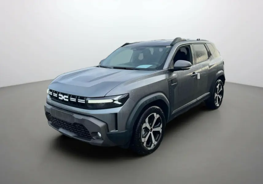 SUV Dacia Duster 2026 gris métallisé en 3/4 avant droit avec jantes alliage et barres de toit visibles