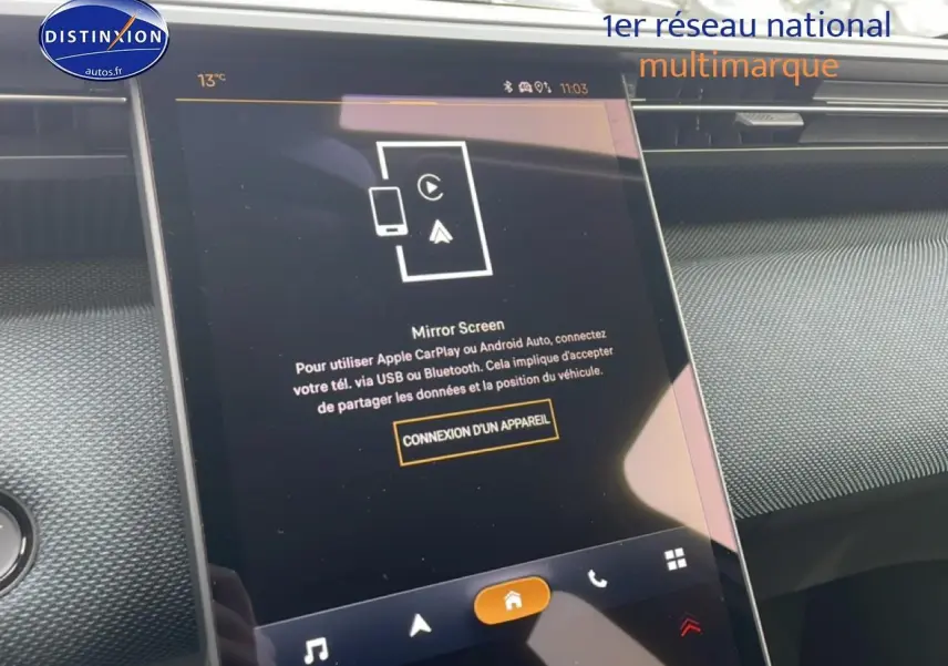Écran tactile central en gros plan dans l’habitacle du Citroën C5 Aircross gris 2026.