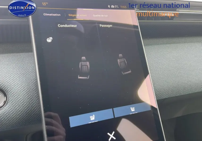 Écran tactile intérieur du Citroën C5 Aircross 2026 affichant les réglages des sièges chauffants côté conducteur et passager.